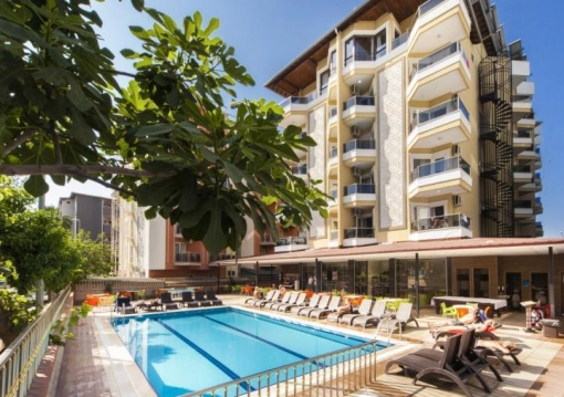 Alanya utazás Kleopatra Ada Beach Hotel 3*