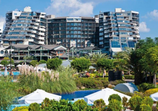 Antalya utazás Limak Lara Deluxe Hotel