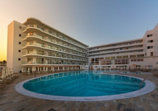 Dél-Ciprus utazás Hotel Tofinis