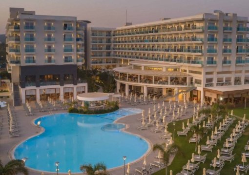Ciprus utazás Nissiblu Beach Resort