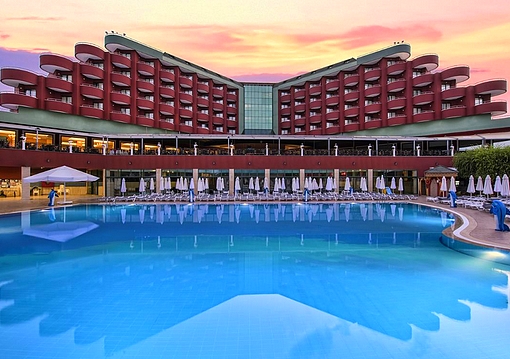 Alanya utazás Delphin Deluxe Resort