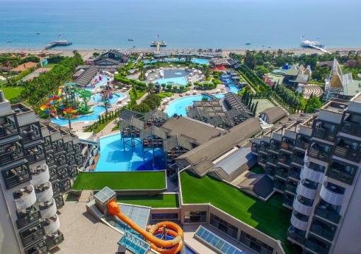 Antalya utazás Limak Lara Deluxe