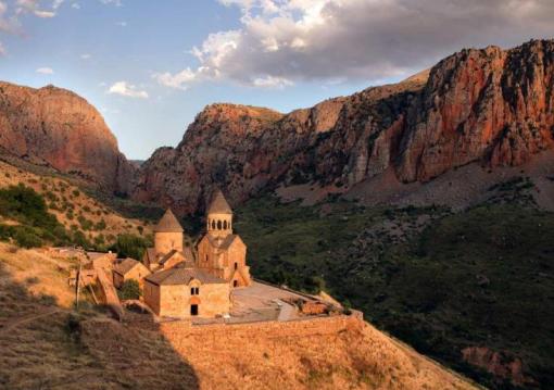 Az Ararát árnyékában