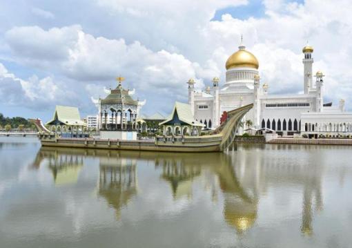 Borneó és a Brunei Szultanátus, pihenéssel Langkawi tengerpartján