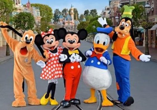 Disneyland csoportosan, párizsi városnézéssel