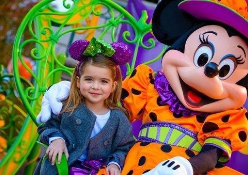 Disneyland csoportosan, párizsi városnézéssel