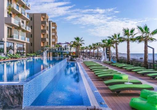 Durres utazás Hotel Pinea