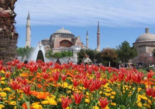 Isztambul és a Boszporusz a Nemzetközi Tulipánfesztivál idején