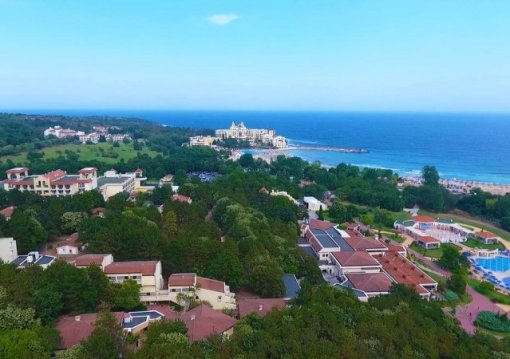 Napospart utazás Holiday Village