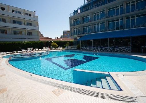 Napospart utazás Regata Palace