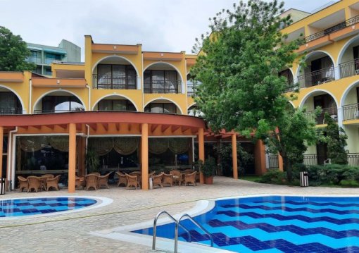 Napospart utazás Yavor Palace