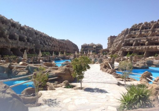 Hurghada utazás Caves Beach Resort