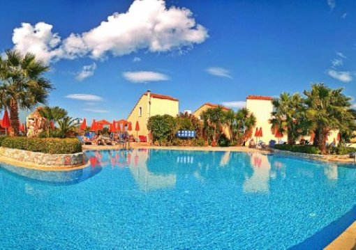 Kréta Agia Marina utazás Theo Hotel 4*