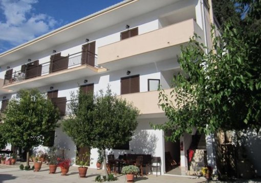 Lefkada-sziget utazás Captain s Studios