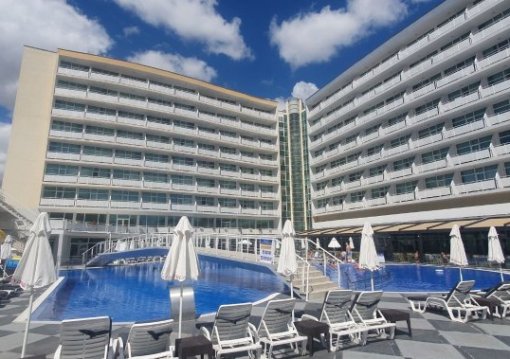 Napospart utazás Grand Hotel Nirvana