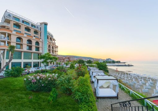 Napospart utazás Grand Hotel Sveti Vlas