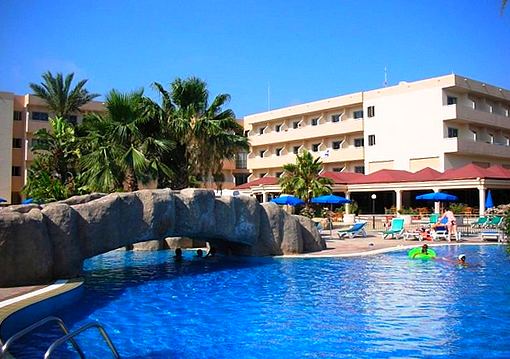 Dél-Ciprus Ayia Napa utazás Nissiana Hotel & Bungalows