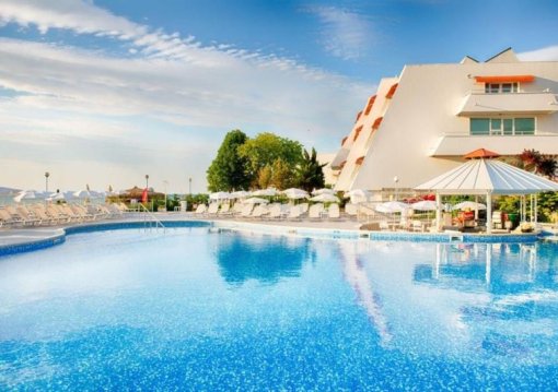 Obzor utazás AluaSun Helios Beach