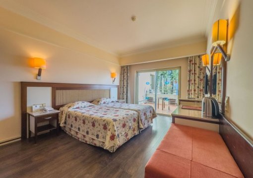 Side utazás Club Melas Prive