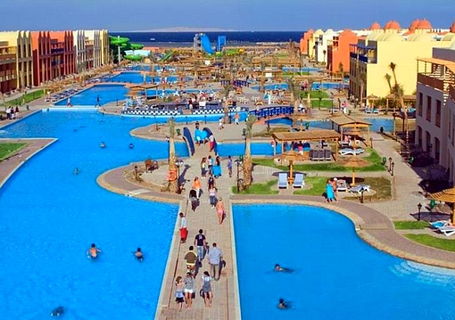 Hurghada utazás Titanic Beach Spa & Aquapark