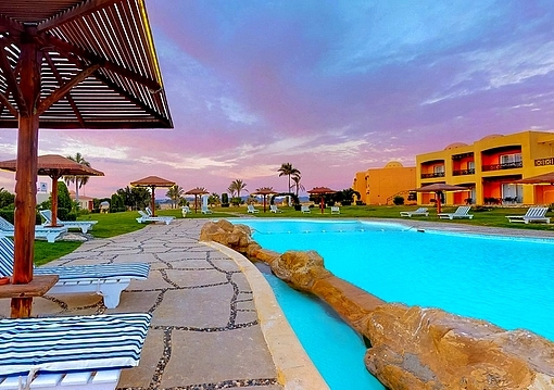 Marsa Alam utazás Wadi Lahmy Azur Resort