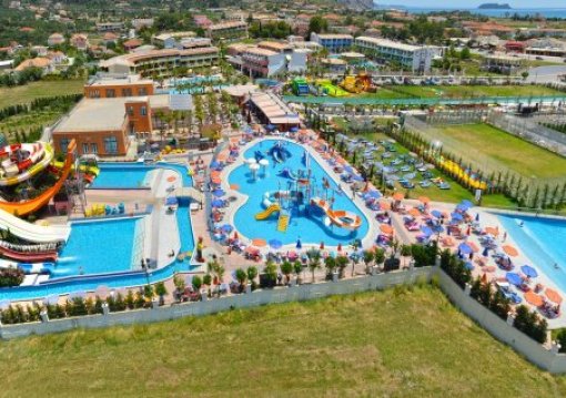 Zakynthos utazás Caretta Beach Resort & Waterpark 4*
