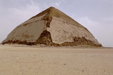 Egyiptom, Dahsur Tört falú piramis