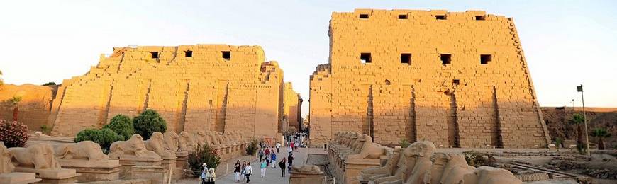 Karnaki templom bejárata