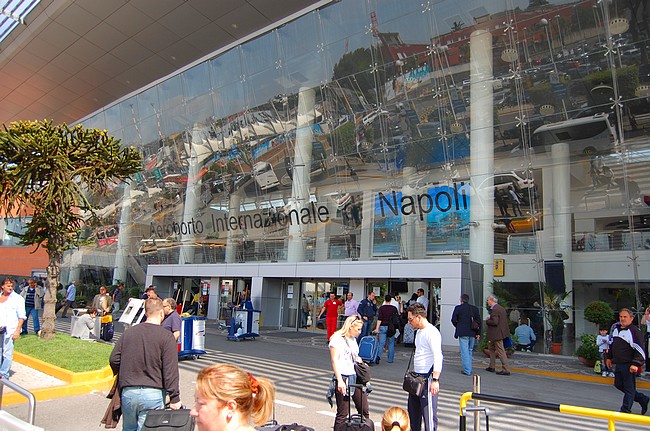 Nápoly repülőtér kívül