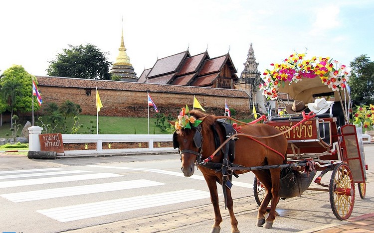 Thaiföld Wat Phra That Luang Lampang